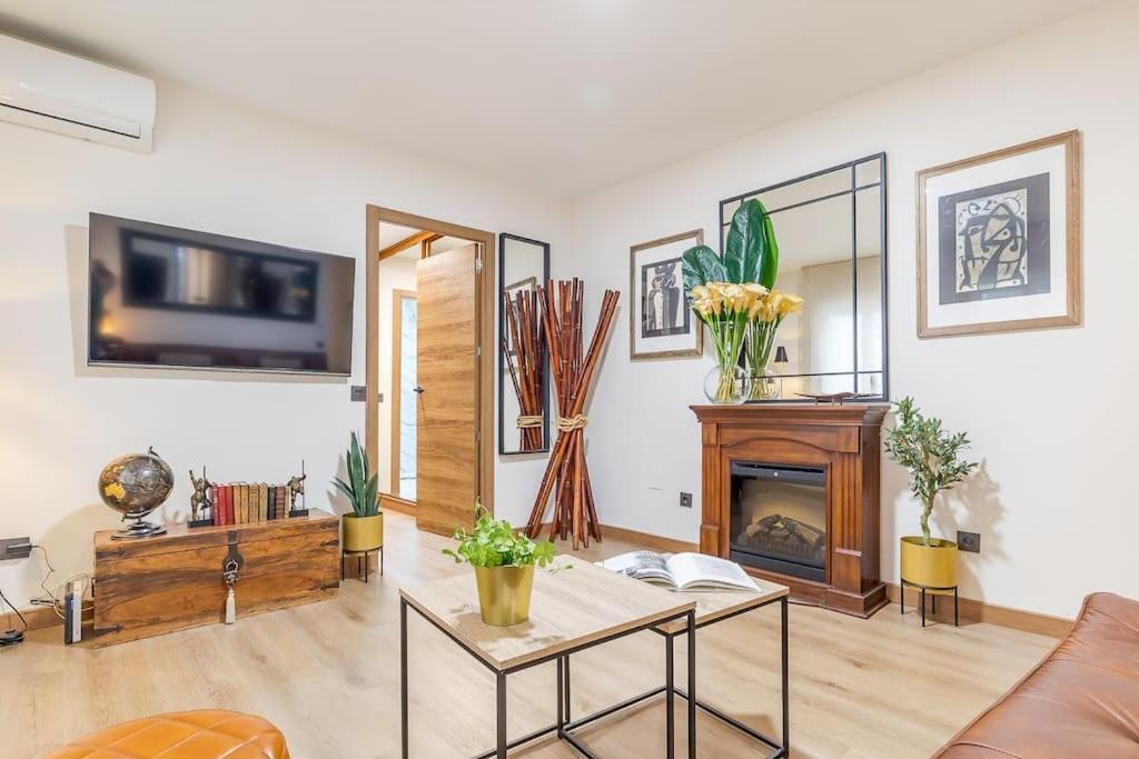Apartamento Reformado Y Tranquilo Junto A Gran Via 马德里 外观 照片