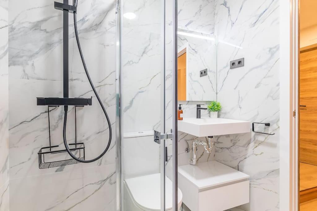 Apartamento Reformado Y Tranquilo Junto A Gran Via 马德里 外观 照片